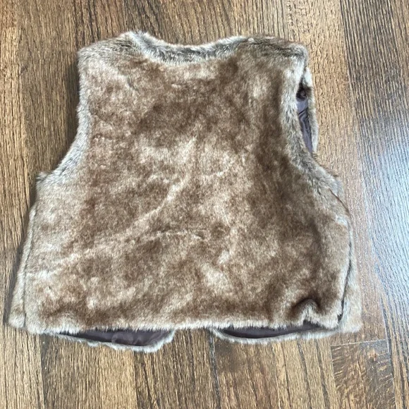Faux fur vest - Picture 3 of 3